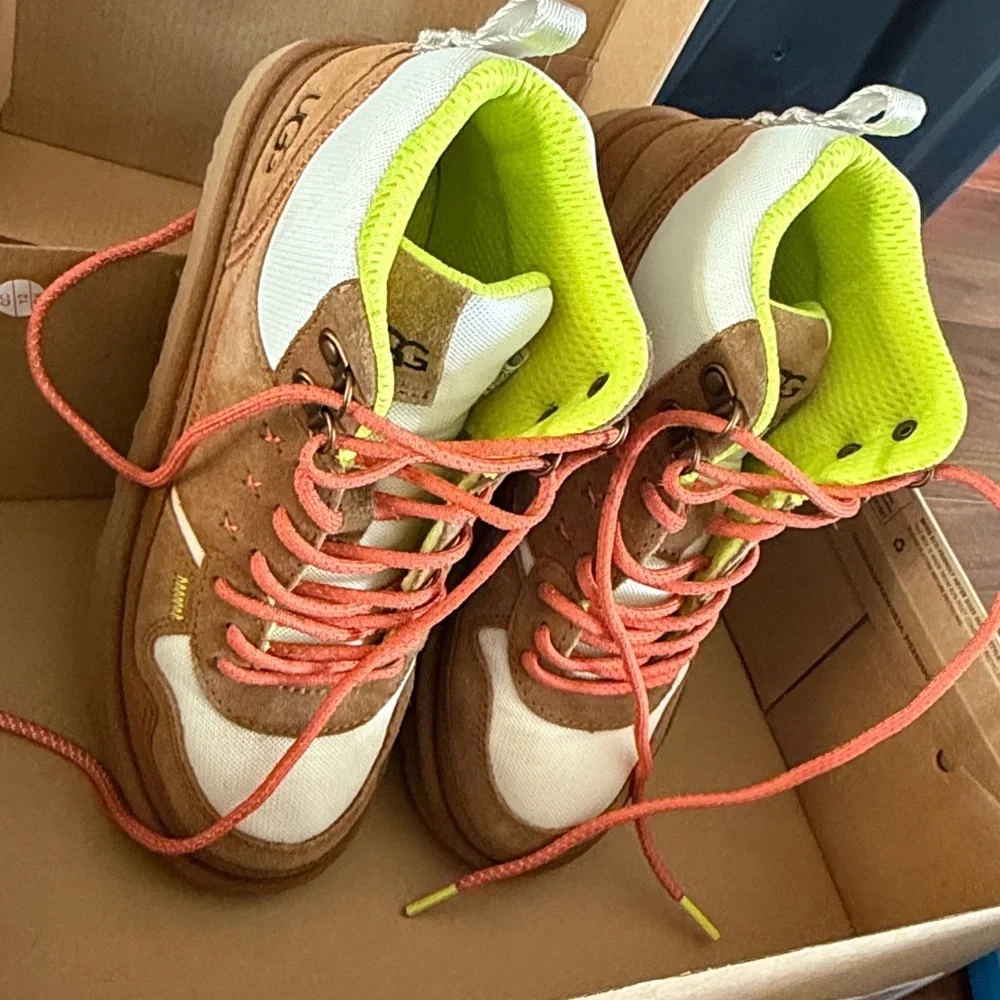 UGG Women’s Highland Hi Heritage Boots - Picture 3 of 4